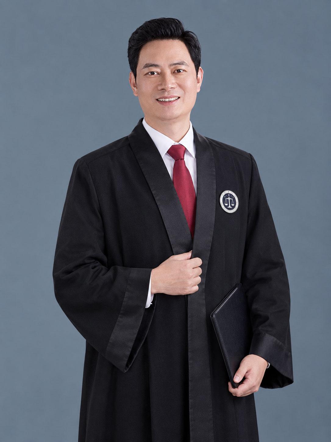 王有银律师个人形象照